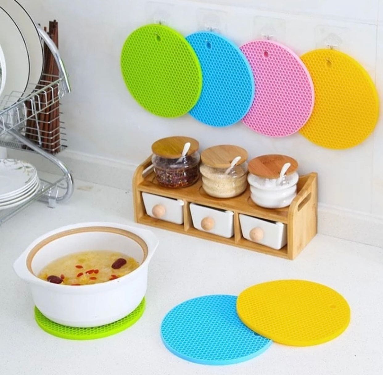 (Pack of 2) Silicone Rubber Heat Resistant Non Slip High Temperature Easy To Clean Table Mats with Hanging Hole For Pots